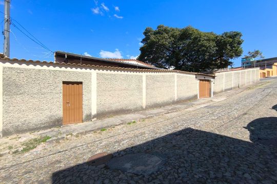Casa à venda com 3 quartos, 360m² em Mariano de Abreu, Belo Horizonte