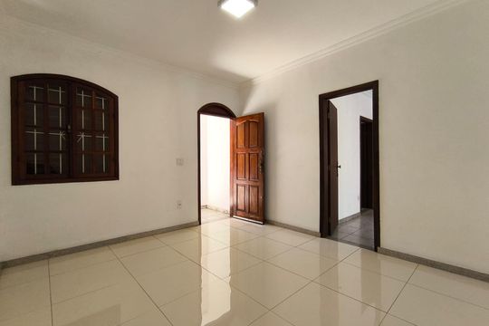 Casa à venda com 3 quartos, 360m² em Mariano de Abreu, Belo Horizonte
