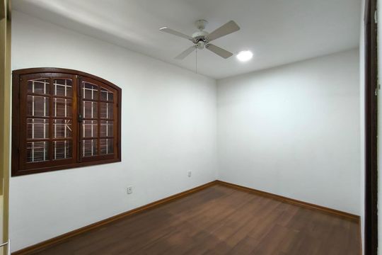 Casa à venda com 3 quartos, 360m² em Mariano de Abreu, Belo Horizonte