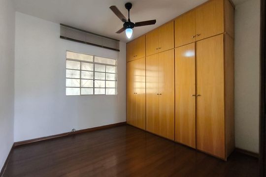 Casa à venda com 3 quartos, 360m² em Mariano de Abreu, Belo Horizonte
