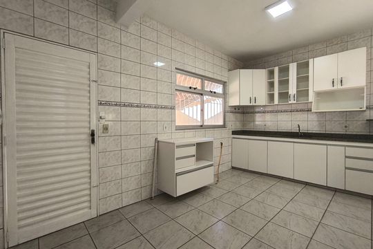 Casa à venda com 3 quartos, 360m² em Mariano de Abreu, Belo Horizonte