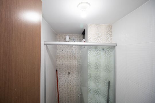 Banheiro Social de apartamento à venda com 1 quarto, 40m² em Condomínio Império dos Nobres, Brasília