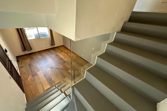 Escada de casa de condomínio à venda com 2 quartos, 128m² em Jardim California, Barueri