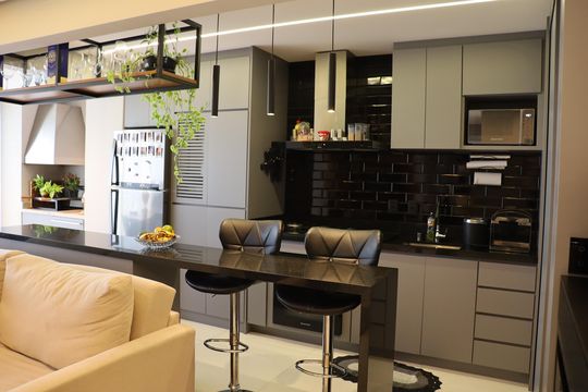 Cozinha de apartamento à venda com 2 quartos, 74m² em Alphaville Empresarial, Barueri