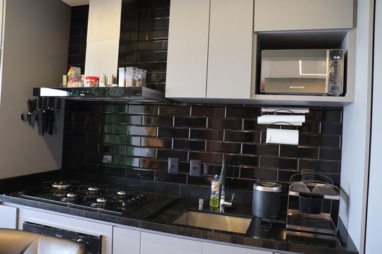 Cozinha de apartamento à venda com 2 quartos, 74m² em Alphaville Empresarial, Barueri