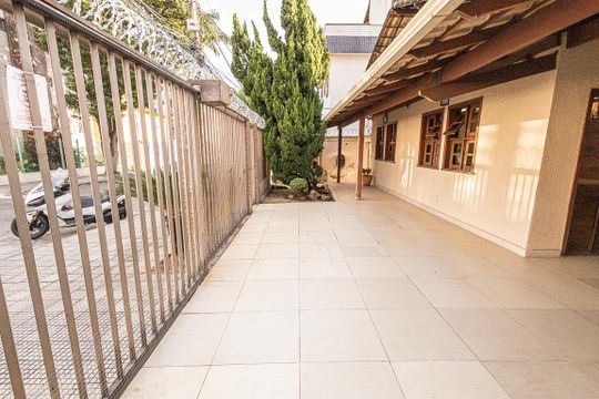 garagem de casa para alugar com 4 quartos, 518m² em Castelo, Belo Horizonte