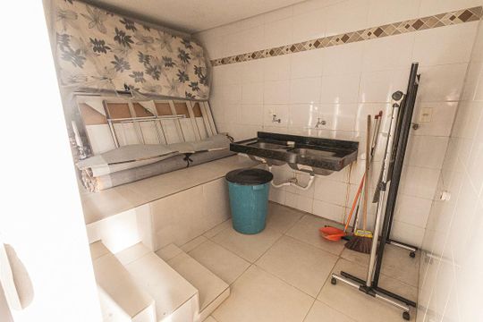 area de serviço de casa para alugar com 4 quartos, 518m² em Castelo, Belo Horizonte