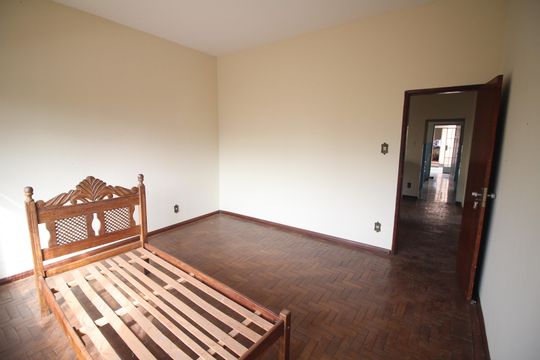 Quarto 1 de casa para alugar com 4 quartos, 180m² em Santa Helena, Belo Horizonte