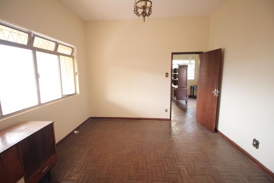 Casa para alugar com 4 quartos, 180m² em Santa Helena, Belo Horizonte