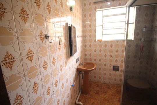 Banheiro de casa para alugar com 4 quartos, 180m² em Santa Helena, Belo Horizonte