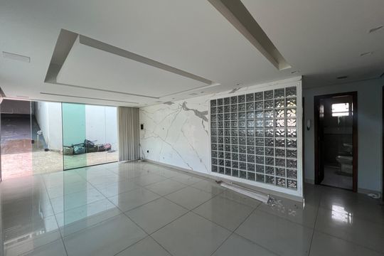 Sala de casa à venda com 3 quartos, 233m² em Parque Xangri-lá, Contagem