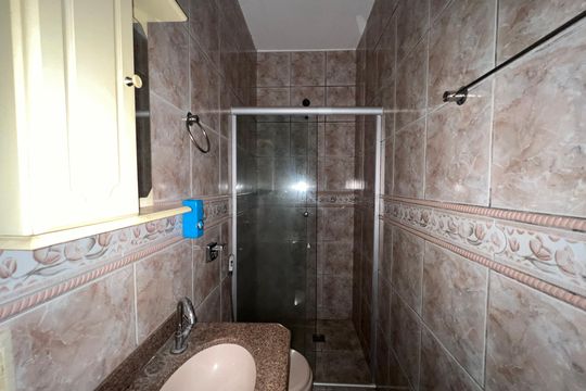 Banheiro da Suíte de casa à venda com 3 quartos, 233m² em Parque Xangri-lá, Contagem