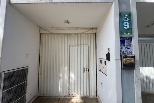 Fachada de casa à venda com 3 quartos, 233m² em Parque Xangri-lá, Contagem