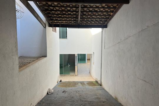 Garagem de casa à venda com 3 quartos, 233m² em Parque Xangri-lá, Contagem