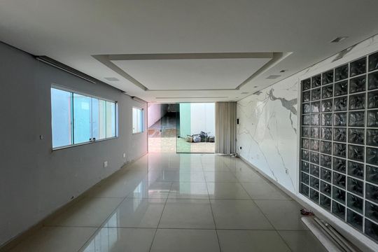 Sala de casa à venda com 3 quartos, 233m² em Parque Xangri-lá, Contagem