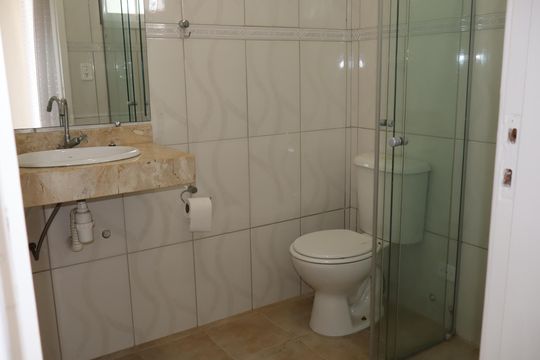 Banheiro suíte 1 de casa à venda com 3 quartos, 152m² em Vila Ema, São Paulo