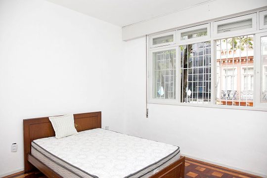 Quarto 1 de apartamento para alugar com 2 quartos, 75m² em Centro Histórico, Porto Alegre