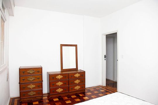Quarto 1 de apartamento para alugar com 2 quartos, 75m² em Centro Histórico, Porto Alegre