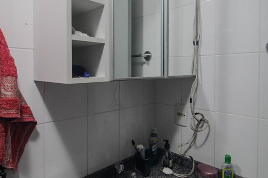 Banheiro social de apartamento para alugar com 3 quartos, 90m² em Tristeza, Porto Alegre