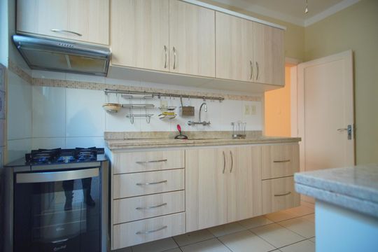 Cozinha de apartamento para alugar com 3 quartos, 120m² em Santa Cecília, Porto Alegre