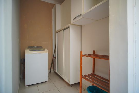 Despensa e Área de Serviço de apartamento para alugar com 3 quartos, 120m² em Santa Cecília, Porto Alegre