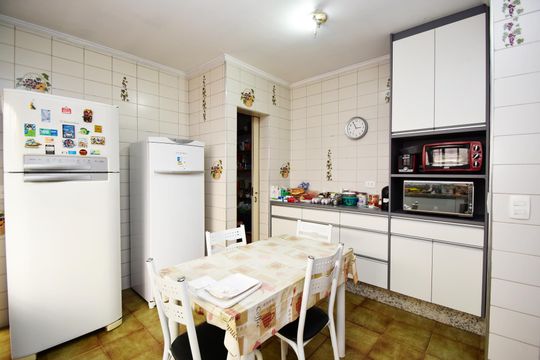 cozinha de casa à venda com 3 quartos, 450m² em Vila Madalena, São Paulo