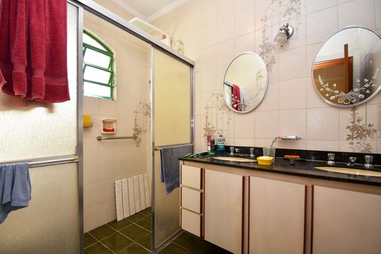 banheiro quarto 3 de casa à venda com 3 quartos, 450m² em Vila Madalena, São Paulo