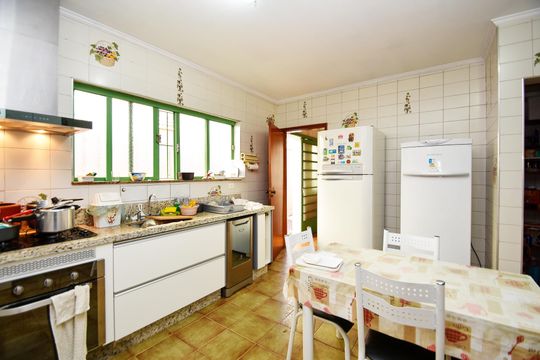cozinha de casa à venda com 3 quartos, 450m² em Vila Madalena, São Paulo