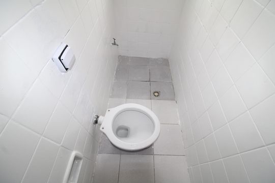 Banheiro de casa para alugar com 2 quartos, 72m² em Vila Baruel, São Paulo