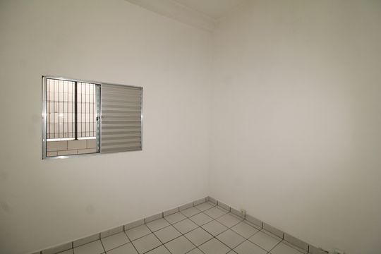Quarto 2 de casa para alugar com 2 quartos, 72m² em Vila Baruel, São Paulo