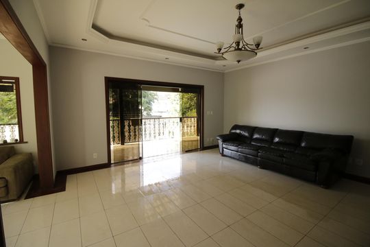 Sala de casa de condomínio para alugar com 3 quartos, 700m² em Jacarepaguá, Rio de Janeiro