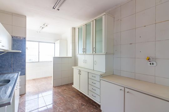 Cozinha  de apartamento à venda com 2 quartos, 68m² em Vila São José, Osasco