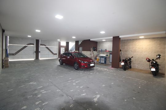 Garagem de casa à venda com 3 quartos, 660m² em Vila Roque, São Paulo