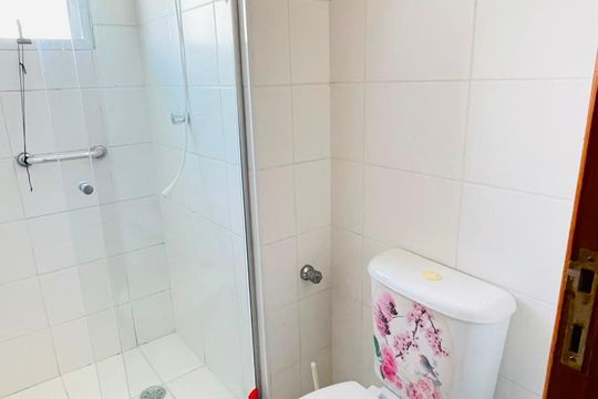 Banheiro de apartamento para alugar com 2 quartos, 50m² em Jardim Helena, Cotia
