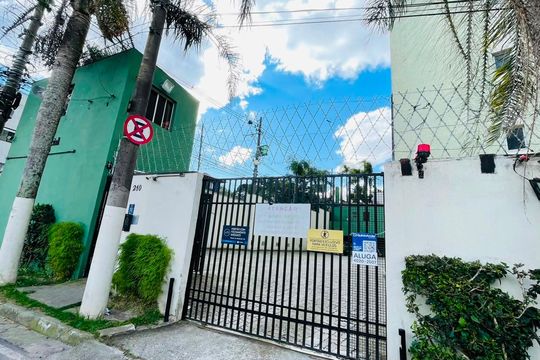 Placa instalada de apartamento para alugar com 2 quartos, 50m² em Jardim Helena, Cotia