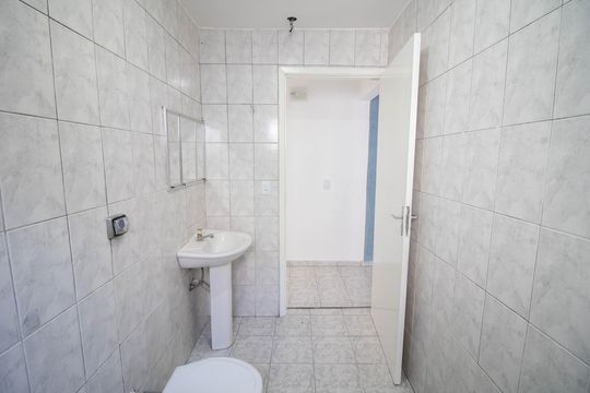 BANHEIRO de casa para alugar com 2 quartos, 78m² em Vila Santa Maria, São Paulo