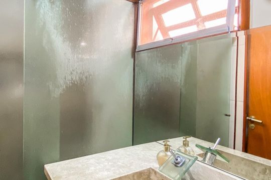 Banheiro de casa à venda com 3 quartos, 249m² em Vila Pierina, São Paulo