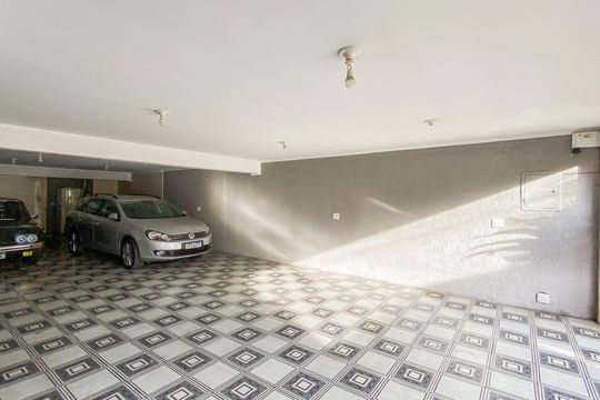 Garagem  de casa à venda com 3 quartos, 249m² em Vila Pierina, São Paulo