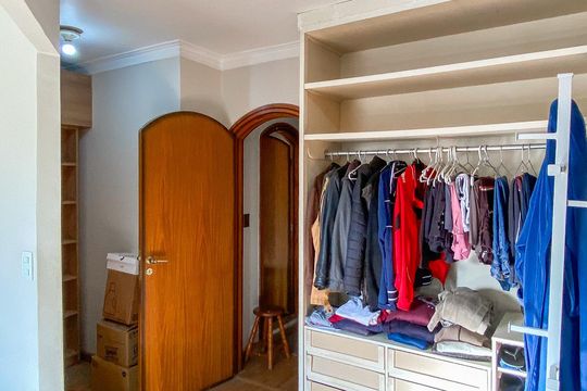 Closet  de casa à venda com 3 quartos, 249m² em Vila Pierina, São Paulo