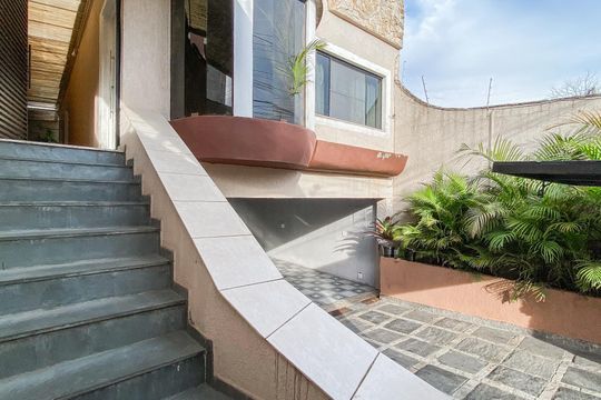 Entrada  de casa à venda com 3 quartos, 249m² em Vila Pierina, São Paulo