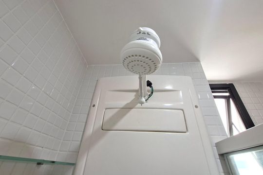 Banheiro  de apartamento para alugar com 1 quarto, 42m² em Itaigara, Salvador