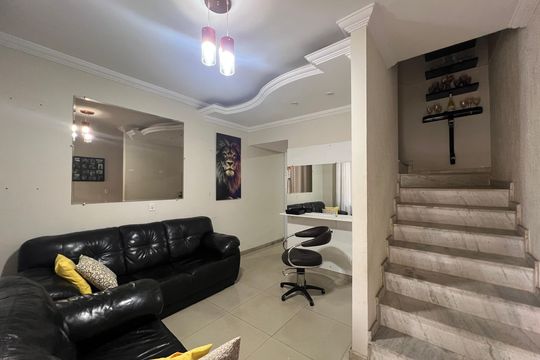 Casa à venda com 2 quartos, 90m² em Serrano, Belo Horizonte