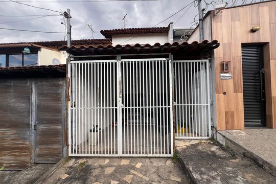 Fachada de casa à venda com 2 quartos, 90m² em Serrano, Belo Horizonte