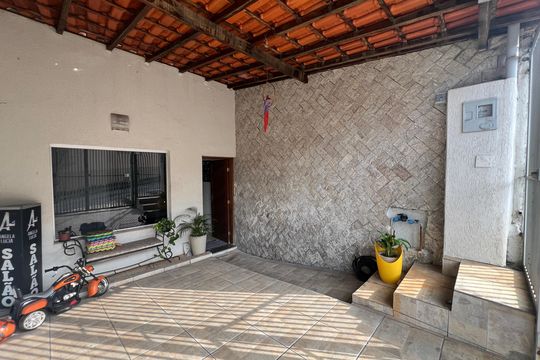 Garagem de casa à venda com 2 quartos, 90m² em Serrano, Belo Horizonte