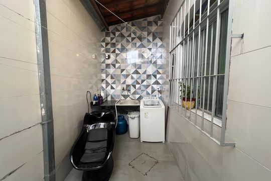 Quintal de casa à venda com 2 quartos, 90m² em Serrano, Belo Horizonte