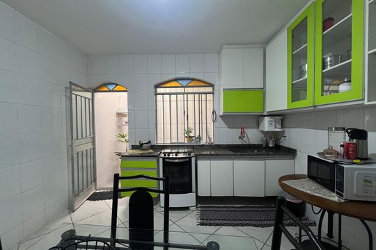 Cozinha de casa à venda com 2 quartos, 90m² em Serrano, Belo Horizonte