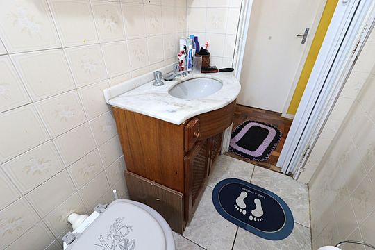 Banheiro  de apartamento à venda com 2 quartos, 58m² em Jardim Dona Leopoldina, Porto Alegre