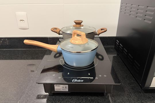 Cozinha de apartamento para alugar com 2 quartos, 87m² em Gonzaga, Santos