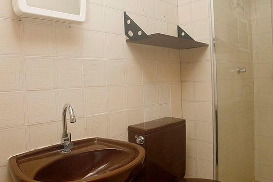 Banheiro de apartamento para alugar com 1 quarto, 42m² em Partenon, Porto Alegre