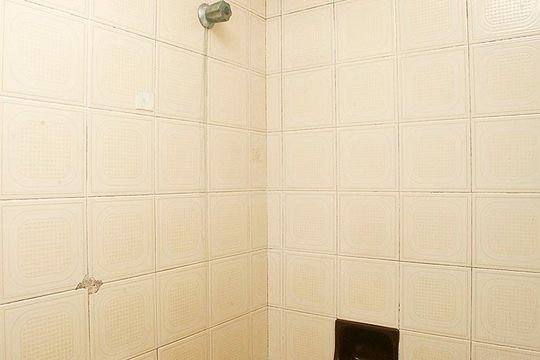 Banheiro de apartamento para alugar com 1 quarto, 42m² em Partenon, Porto Alegre